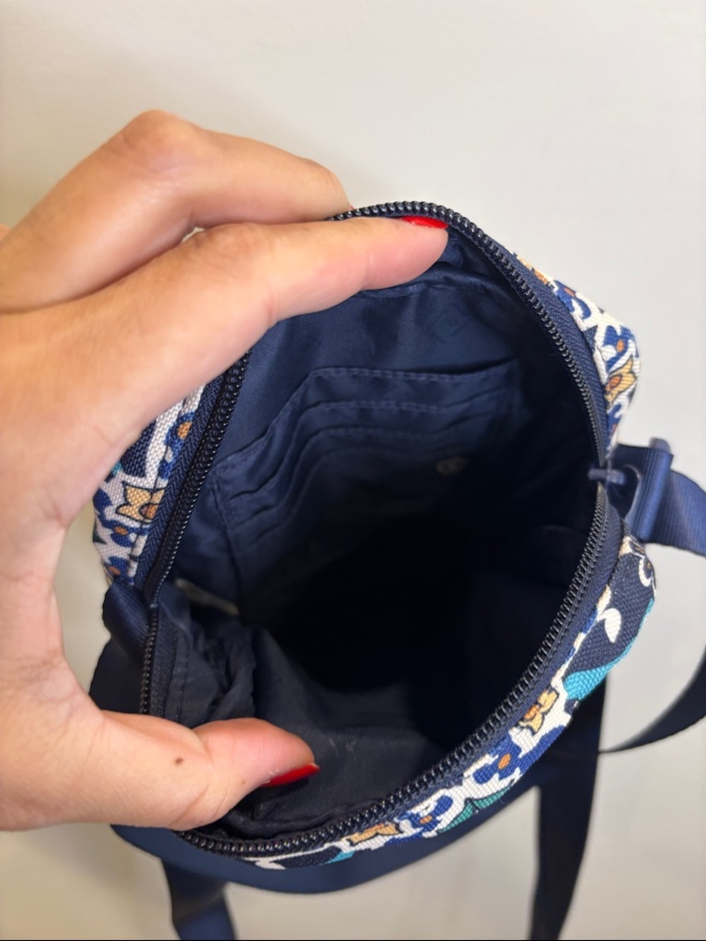 Vera Bradley RFID Lighten Up Mini Hipster Lisbon Medallion Cool Purse - Picture 6 of 7